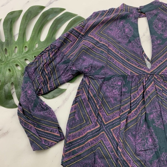 Free People Walking On A Dream Tunic Top Size S Purple Floral Key Hole Cut Out - Picture 11 of 12